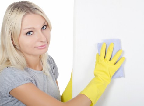 Senior staff member assessing a carpet cleaner complaint escalation